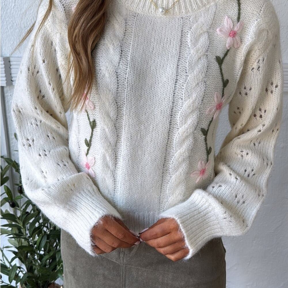 Women's Floral Embroidered Sweater Ivory SZ M Cottage Romantic Feminine Spring